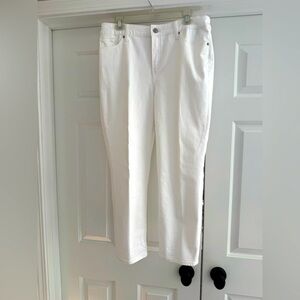 Women's slimming girlfriend crop white jeans from Chico’s. Size 10